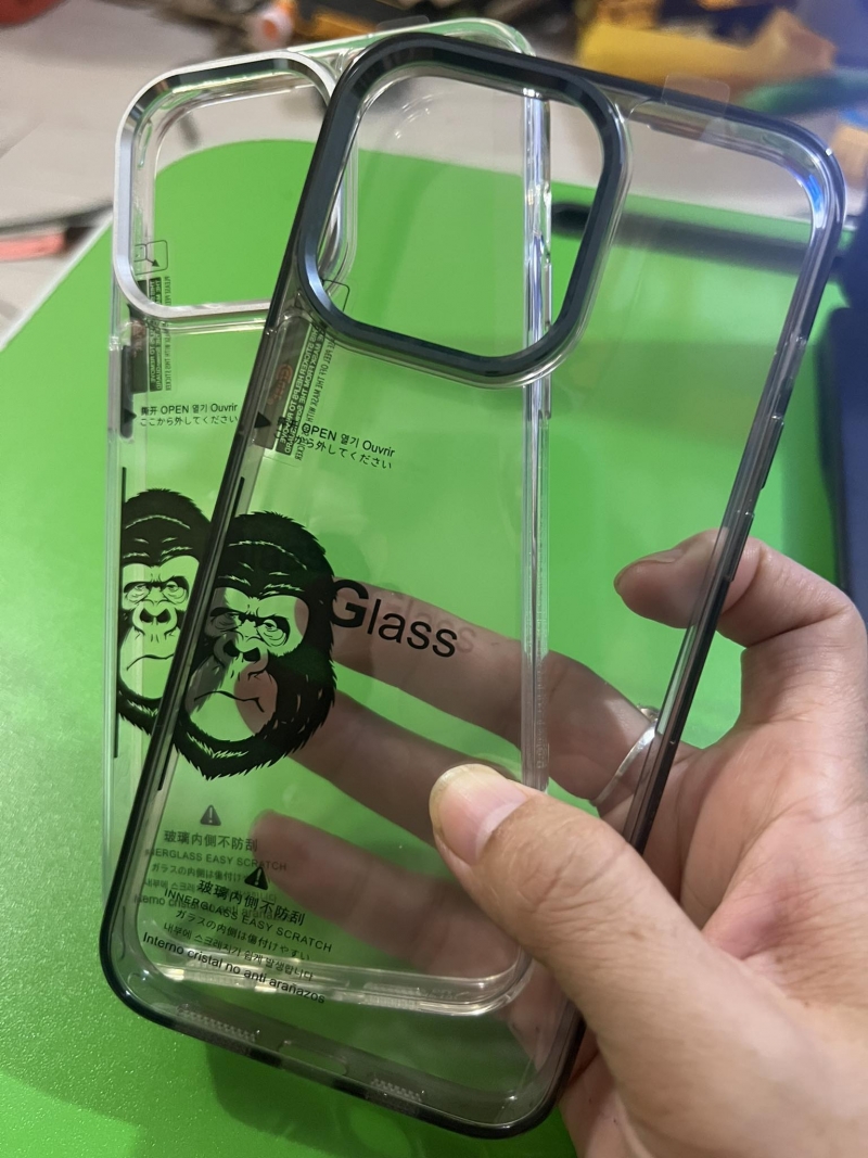 Ốp Lưng iPhone 15 Pro Max Viền Camera Nhựa Trong Cao Cấp Chính Hãng Hiệu Likgus mặt lưng trong, đường viền tôn lên chất sang của ốp
